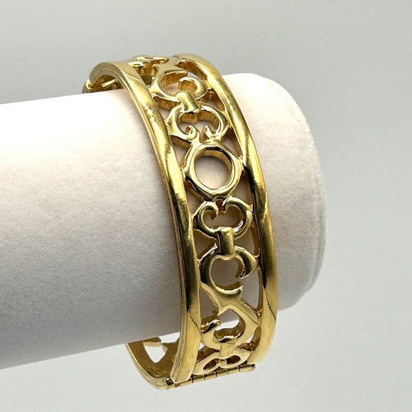 NICE Vintage 80s Givenchy Gold Tone Open Work Hinged Bangle Bracelet 7.5” EUC!! - Picture 1 of 15